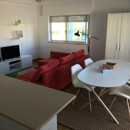 Modern Close To The Beach דירה